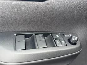 Toyota Yaris thumbnail 13