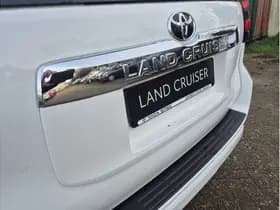 Toyota Land Cruiser 2.8 D-4D-F Professional Window Van thumbnail 18