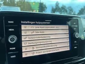 Volkswagen T-Roc 1.5 TSI R-Line Business thumbnail 28