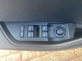 Skoda Superb Combi 1.4 TSI iV Business Edition Plus thumbnail 25