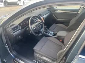 Skoda Superb Combi 1.4 TSI iV Business Edition Plus thumbnail 5