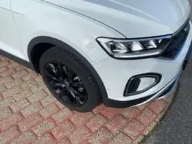 Volkswagen T-Roc thumbnail 9
