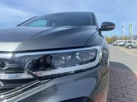 Volkswagen T-Roc thumbnail 11