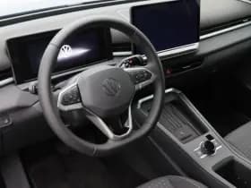 Volkswagen T-Roc Life First Edition 1.5 eTSI 116 PK thumbnail 3