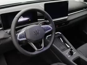 Volkswagen T-Roc Life First Edition 1.5 eTSI 116 PK thumbnail 3