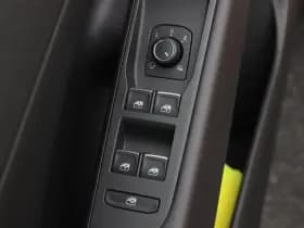 Volkswagen T-Roc R-Line First Edition 1.5 eTSI 150 PK thumbnail 19