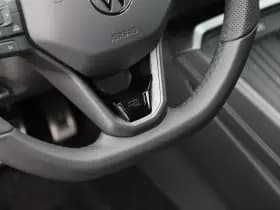 Volkswagen T-Roc R-Line First Edition 1.5 eTSI 150 PK thumbnail 34