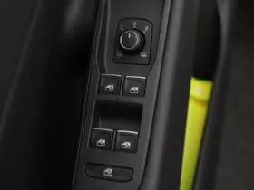 Volkswagen T-Roc R-Line First Edition 1.5 eTSI 150 PK thumbnail 19