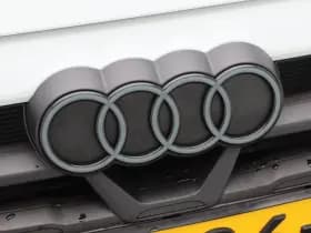 Audi A3 Sportback 45 TFSi e 272 Pk S-Line Competition thumbnail 11