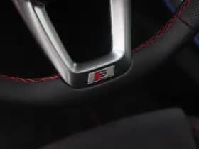 Audi A3 Sportback 45 TFSi e 272 Pk S-Line Competition thumbnail 28