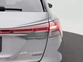 Audi Q4 S edition Competition e-tron 45 thumbnail 13