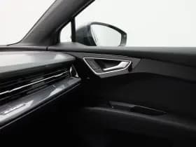 Audi Q4 S edition Competition e-tron 45 thumbnail 35