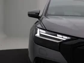 Audi Q4 S edition Competition e-tron 45 thumbnail 8