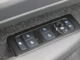 Volvo XC40 1.5 T5 Recharge Inscription 263 Pk thumbnail 19