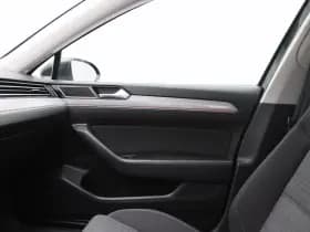 Volkswagen Passat thumbnail 32