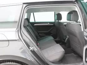 Volkswagen Passat thumbnail 36