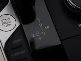 BMW 3-serie 330i Executive Edition 259 Pk Automaat thumbnail 31