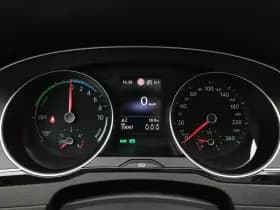 Volkswagen Passat thumbnail 24