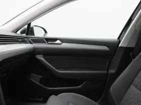 Volkswagen Passat thumbnail 35