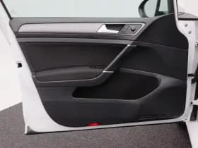 Volkswagen E-Golf thumbnail 17