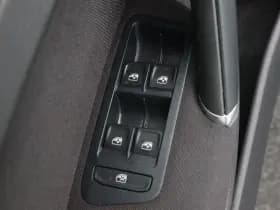 Volkswagen E-Golf thumbnail 18