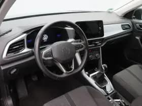 Volkswagen T-Roc thumbnail 3