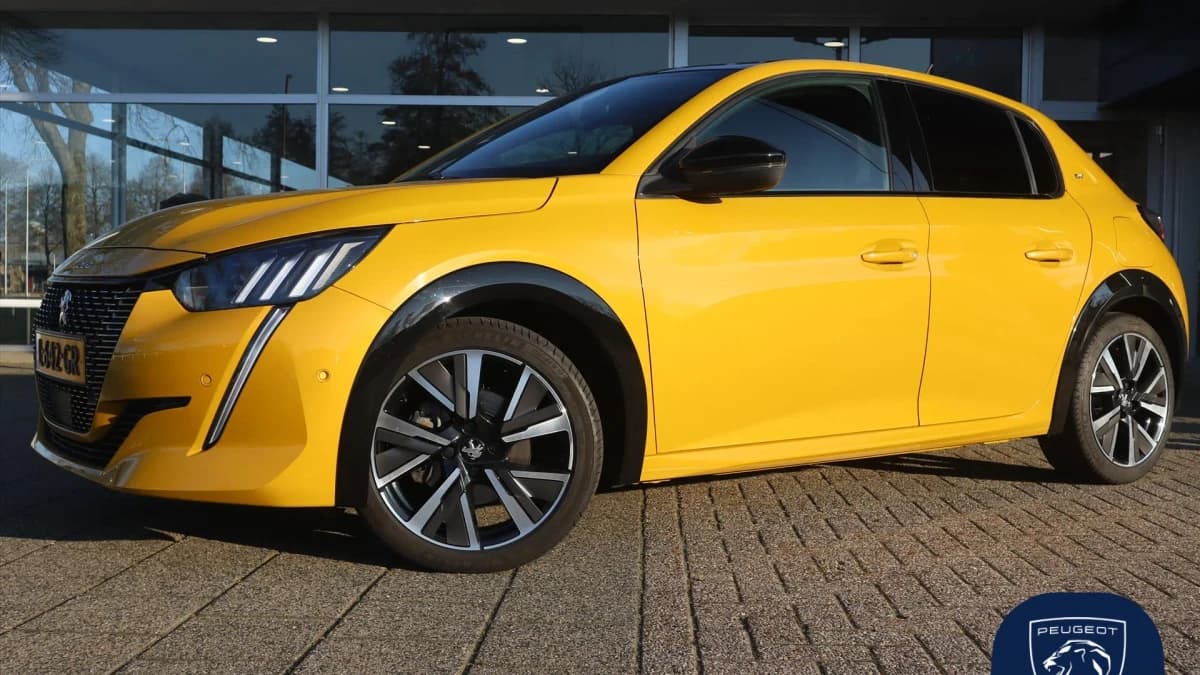 Peugeot 208 — foto 1