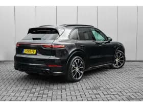 Porsche Cayenne thumbnail 2
