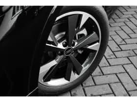 Audi Q4 e-tron thumbnail 6