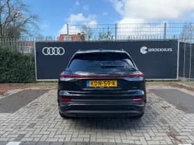 Audi Q4 e-tron thumbnail 5