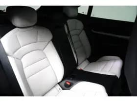 Porsche Taycan thumbnail 18