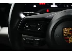 Porsche Taycan thumbnail 22