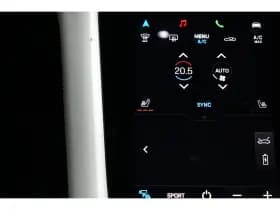 Porsche Taycan thumbnail 33