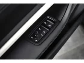 Porsche Taycan thumbnail 37