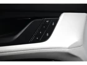 Porsche Taycan thumbnail 38