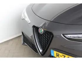 Alfa Romeo Stelvio thumbnail 10