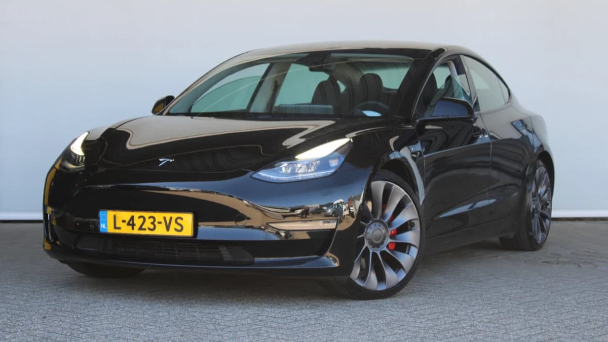 Tesla Model 3 — foto 1