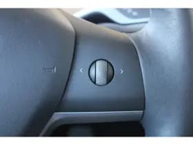 Tesla Model 3 thumbnail 24