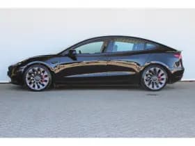 Tesla Model 3 thumbnail 9