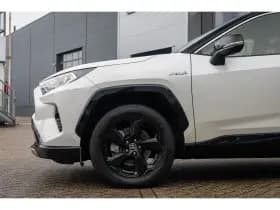 Toyota RAV4 thumbnail 6