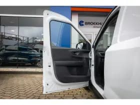 Ford Transit Courier thumbnail 11