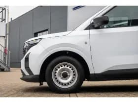Ford Transit Courier thumbnail 9