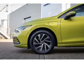 Volkswagen Golf thumbnail 8