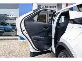 Toyota C-HR thumbnail 12