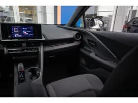 Toyota C-HR thumbnail 30