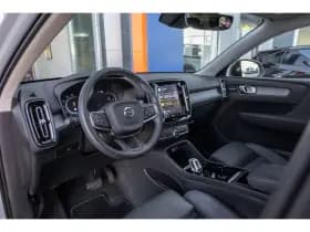 Volvo XC40 thumbnail 2
