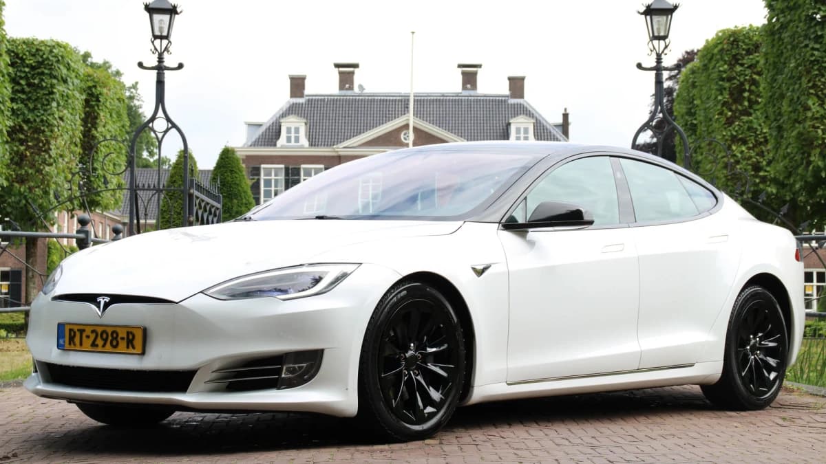 Tesla Model S — foto 1