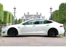 Tesla Model S thumbnail 2