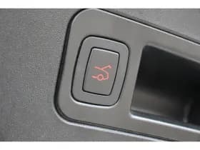 Tesla Model S thumbnail 17