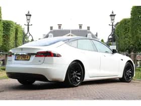 Tesla Model S thumbnail 3